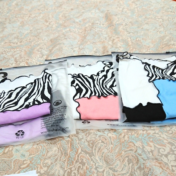 Any 2/$25🌸Color-block crop top - Picture 7 of 10